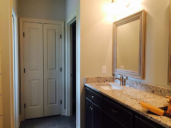 4th image of 675 Constitution Dr