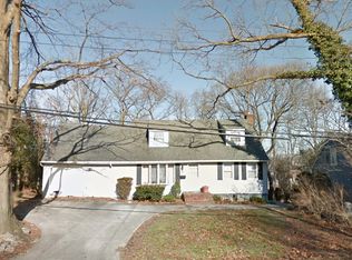 27 Semon Rd, Huntington, NY 11743
