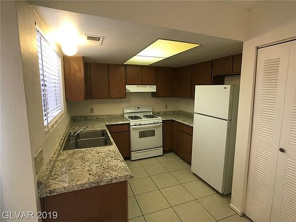 2nd image of 261 N Lamb Blvd