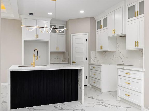 4th image of 601 Seguin Loop