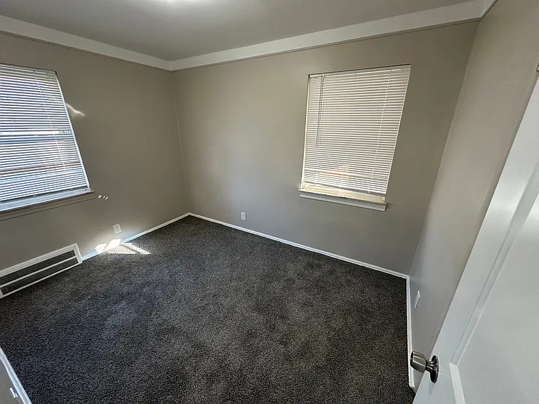 1073 Center St — Photo 6