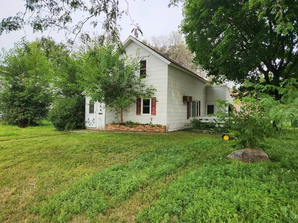 324 E Sanborn St, Springfield, MN 56087
