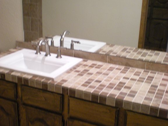 4th image of 2526 Woodlake Dr