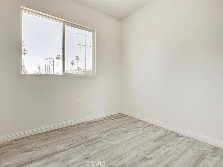 14328 Gilmore St #5 — Photo 11