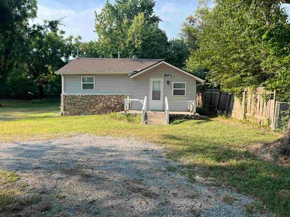 1328 W Oklahoma Ave, Arkansas City, KS 67005