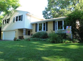 1512 E Wing St, Arlington Heights, IL