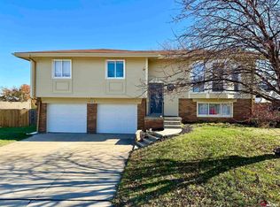 7825 La Vista Dr, La Vista, NE 68128