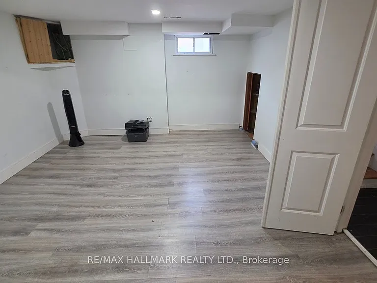 888 Krosno Blvd — Photo 22