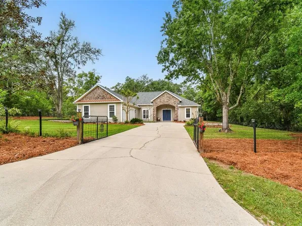 9801 Pine Leaf Ln, Dade City, FL 33525