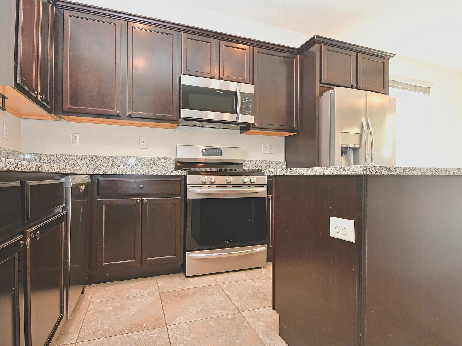 3 bed, 2.5 bath, 1801 sqft, $2,950 — Photo 4