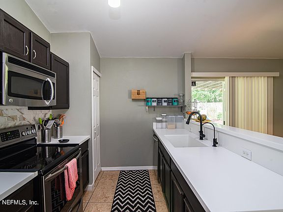 4th image of 8221 OAK CROSSING Drive
