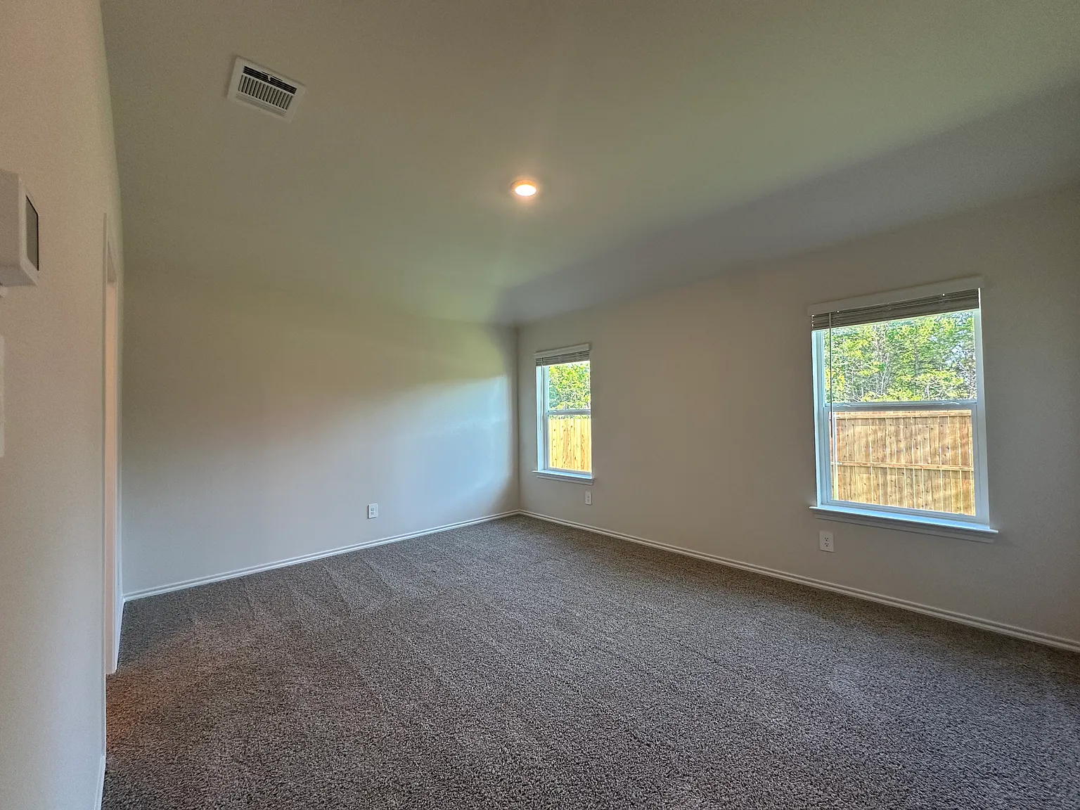 4 bed, 1727 sqft, $1,900 — Photo 4