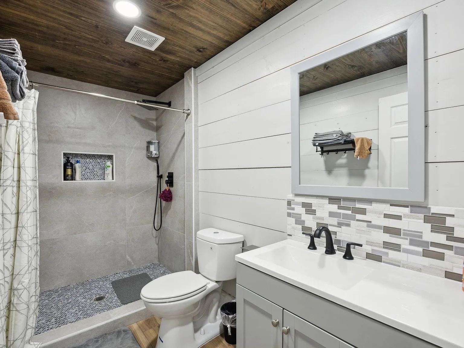Studio, 1.0 bath, 747 sqft, $1,100 — Photo 3