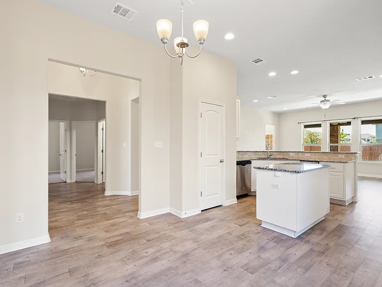 2428 Granite Hill Dr — Photo 21