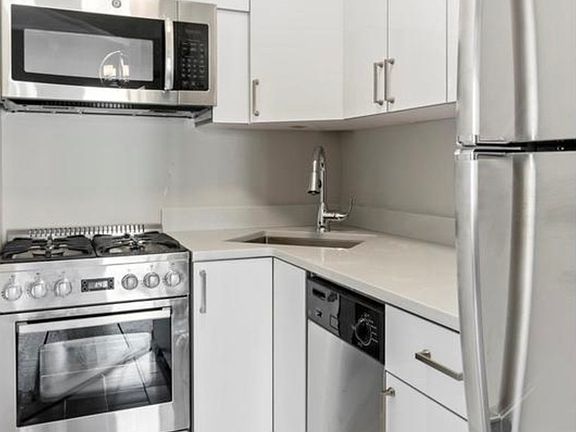 4th image of 142 W 76th St APT 7