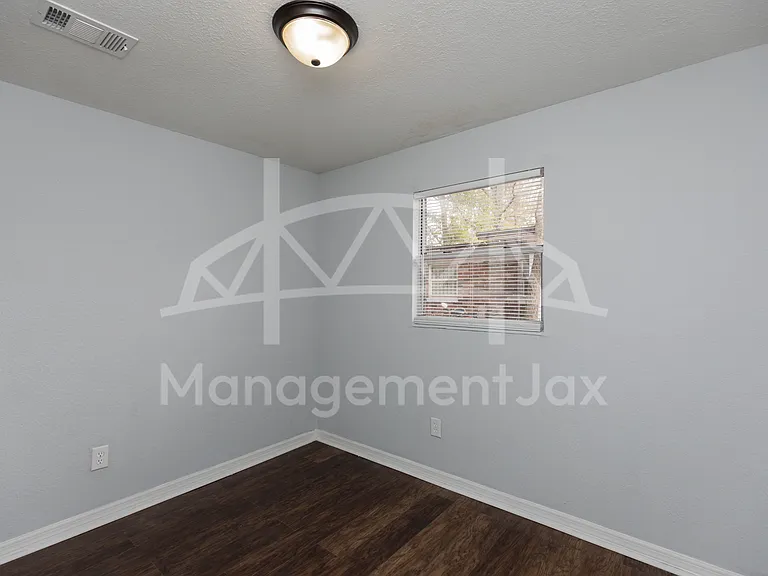 2661 W 25th St — Photo 5