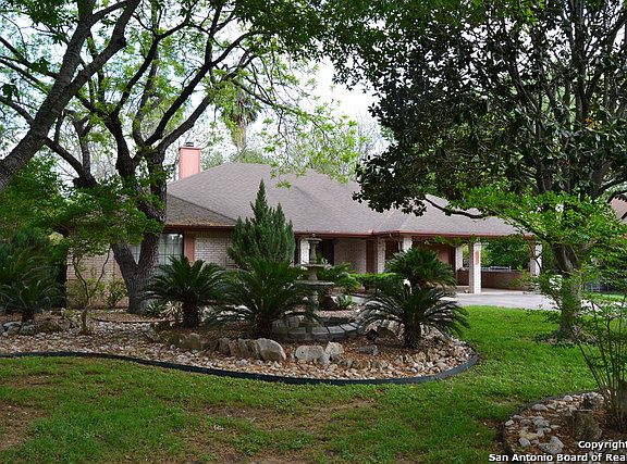 2nd image of 522 Woodlake Dr