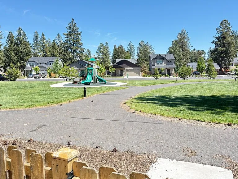 621 N Meadow Ln — Photo 25