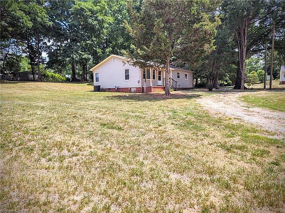 2nd image of 826 Graylyn Dr