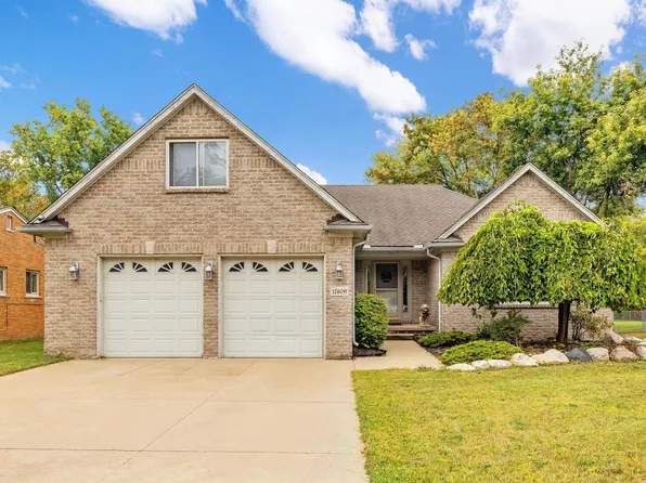 17609 21 Mile Rd, Macomb, MI 48044