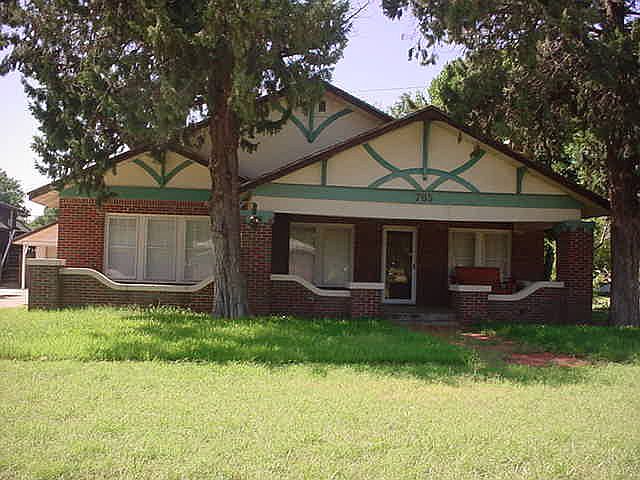 1st image of 705 E 8th St