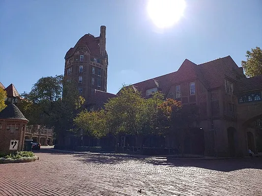 Rented by NY Metro Realty Group | media 33