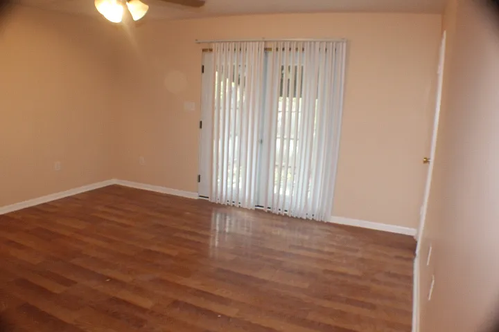 2 bed, 900 sqft, $1,250 — Photo 2