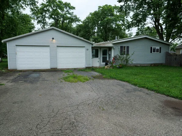 13 Maple Ln, Camargo, IL 61919