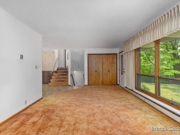 4th image of 12233 Algoma Ave NE