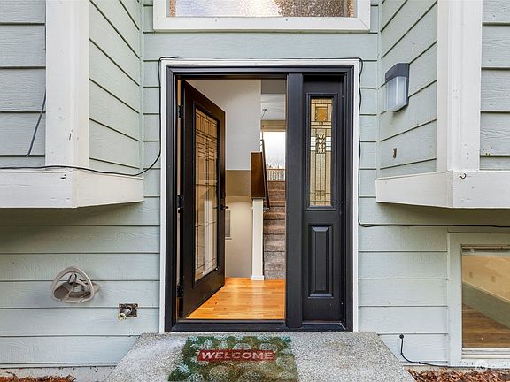 2nd image of 3375 Westminster Drive SE