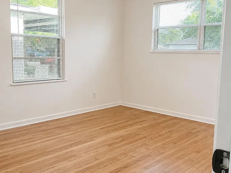 1008 Wright Blvd — Photo 9