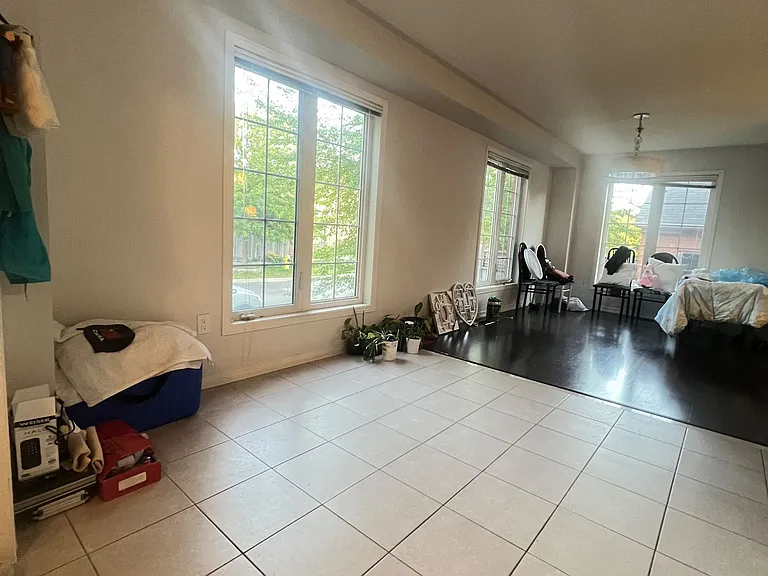 1075 Bur Oak Ave — Photo 5