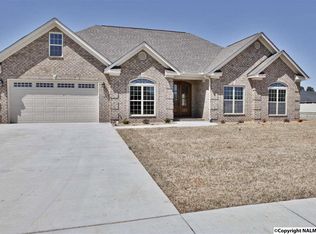 2201 Queenston Ct, Decatur, AL 35603