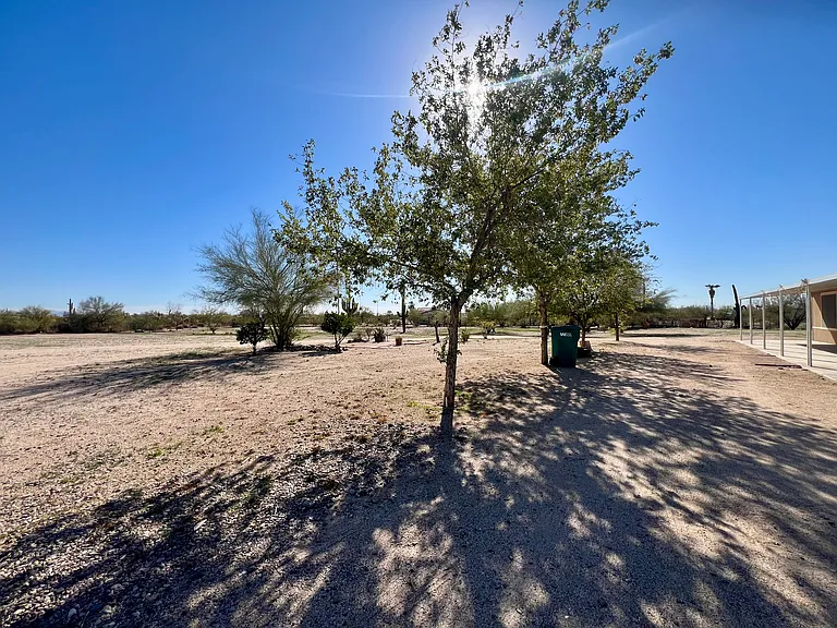 7868 N Reed Rd — Photo 40