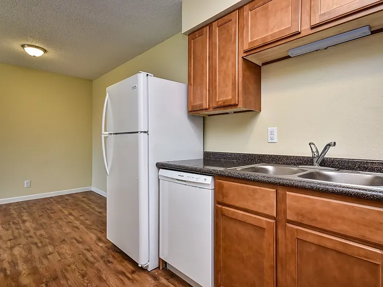 616 Evergreen St — Photo 10