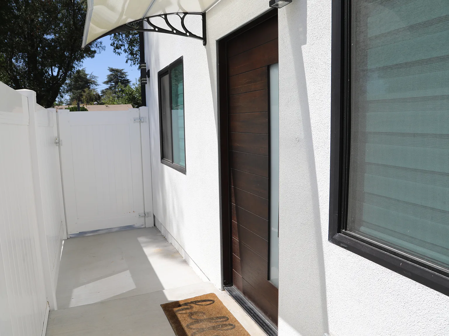 2 bed, 1.5 bath, 1000 sqft, $3,200 — Photo 2