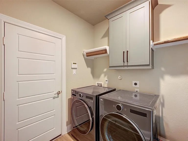 2415 Flowering Brook Ln — Photo 17