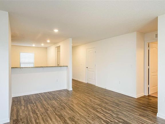 5th image of 108 Sweet Pea Ct