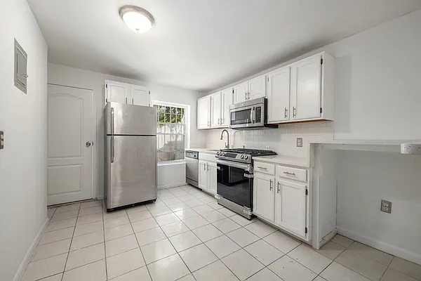 Rented by Compass | media 10