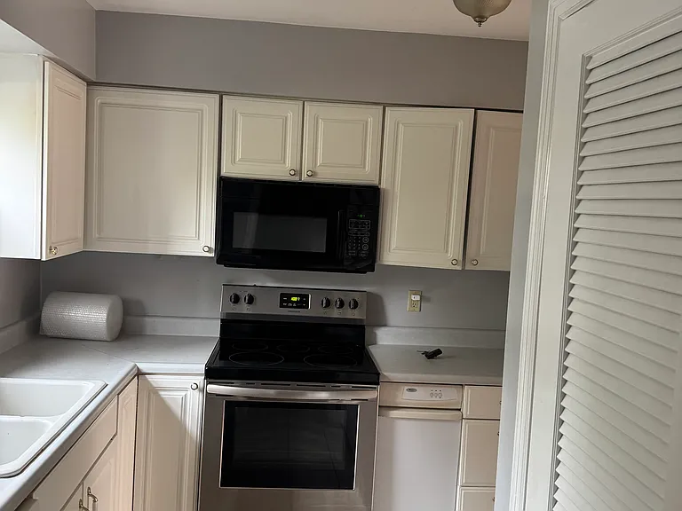 4884 Dierker Rd — Photo 6