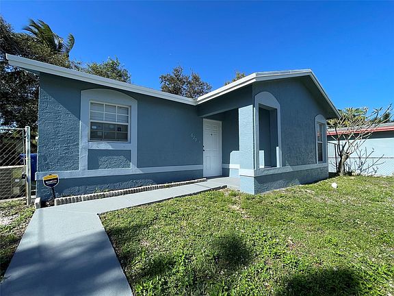 5th image of 629 NW 13th Terrace