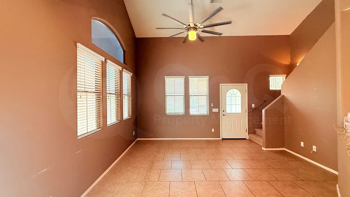 3 bed, 2.5 bath, 1201 sqft, $1,999 — Photo 4