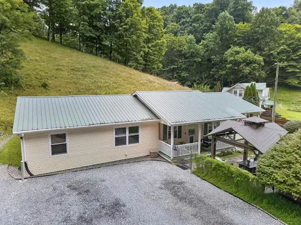 422 Ridgeview Rd, Saltville, VA 24370