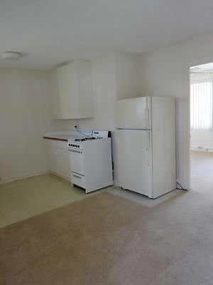 2nd image of 626 Hausten St APT F
