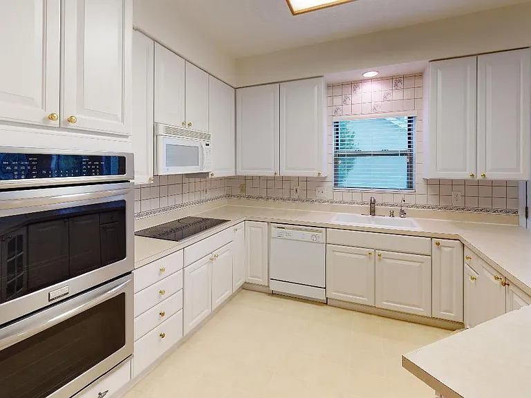 6498 Ringsend Ct — Photo 20