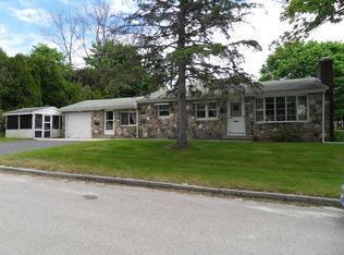 5 Marie Anne Ct, Woonsocket, RI 02895