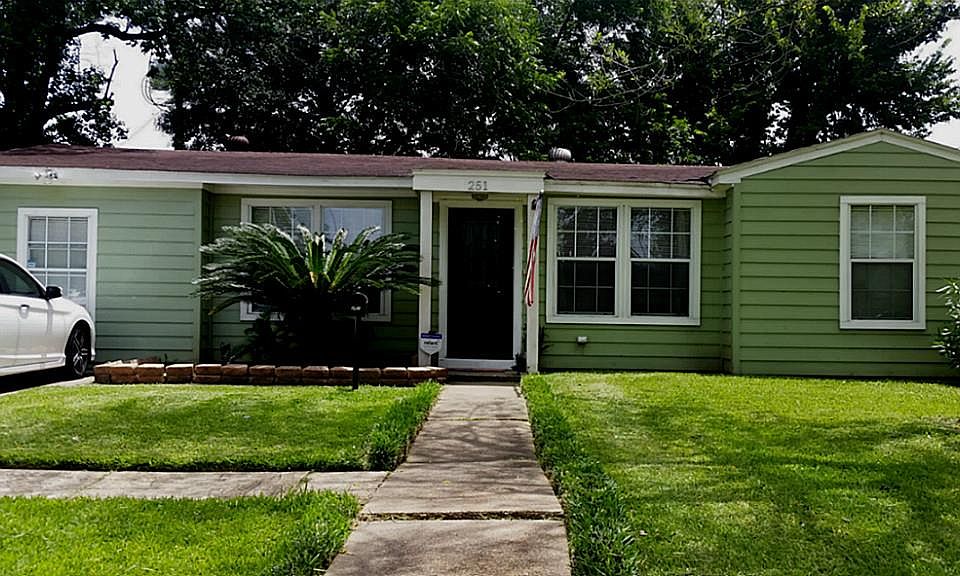 1st image of 251 Crescent Dr
