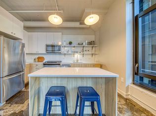 676 N La Salle Dr, Chicago, IL 60654