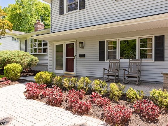 3rd image of 197 Woodbine Cir