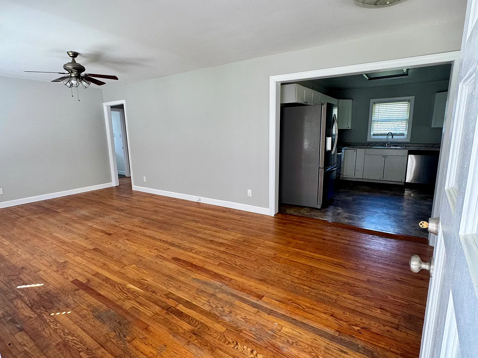 3 bed, 1060 sqft, $1,700 — Photo 2